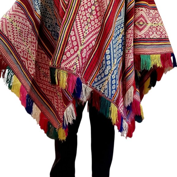 Antique Andean Festival Poncho – Handwoven Peruvian Masterpiece with Geometric - Picture 4 of 4